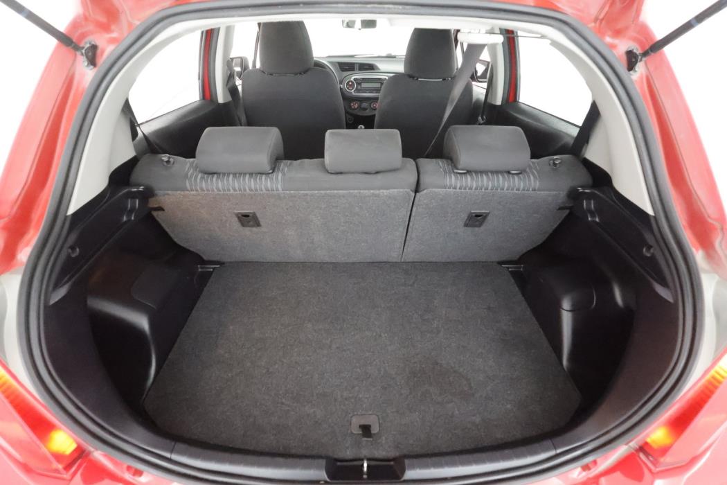 TOYOTA Yaris 2015