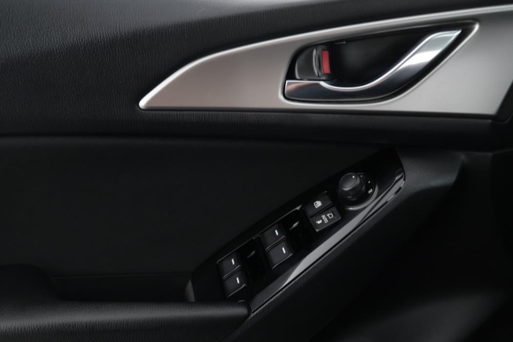 MAZDA 3 2017