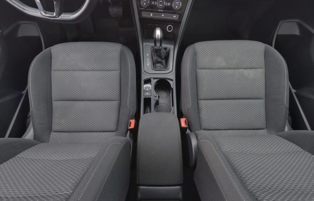 VOLKSWAGEN Touran 2016