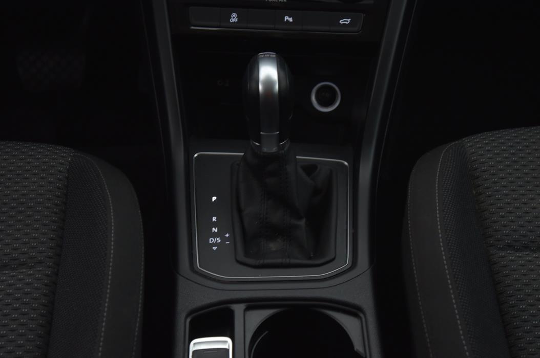 VOLKSWAGEN Touran 2016