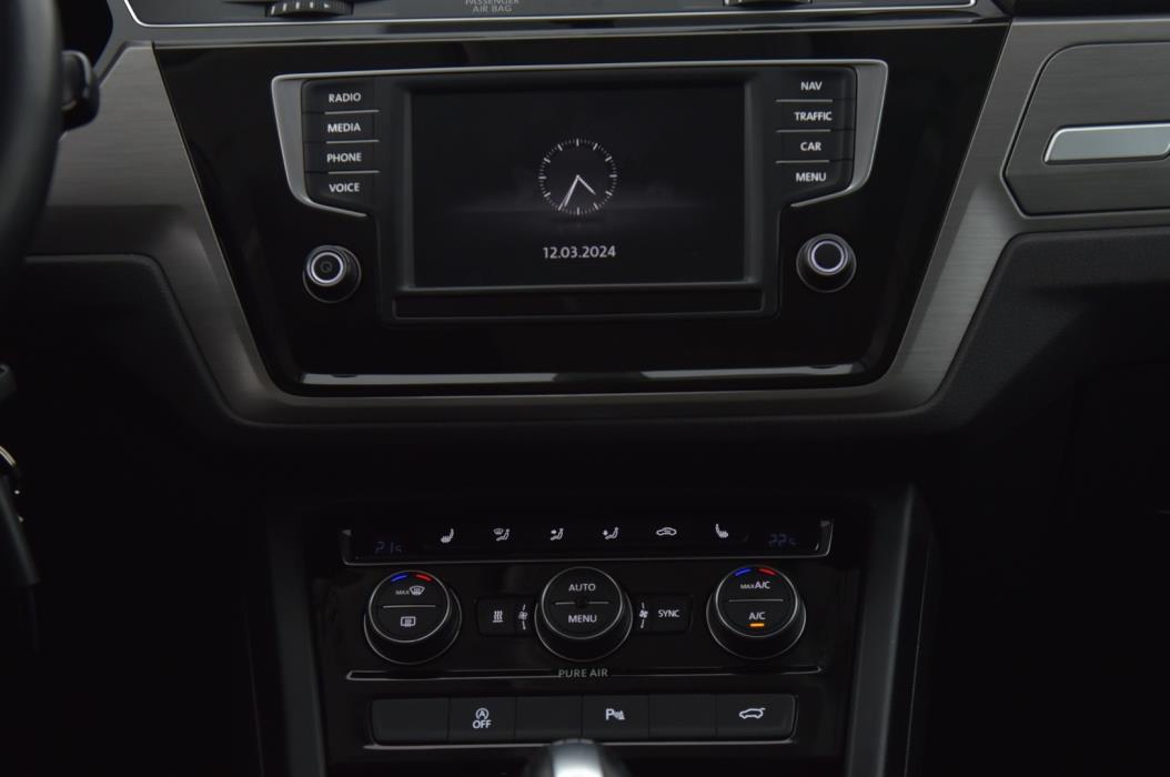 VOLKSWAGEN Touran 2016