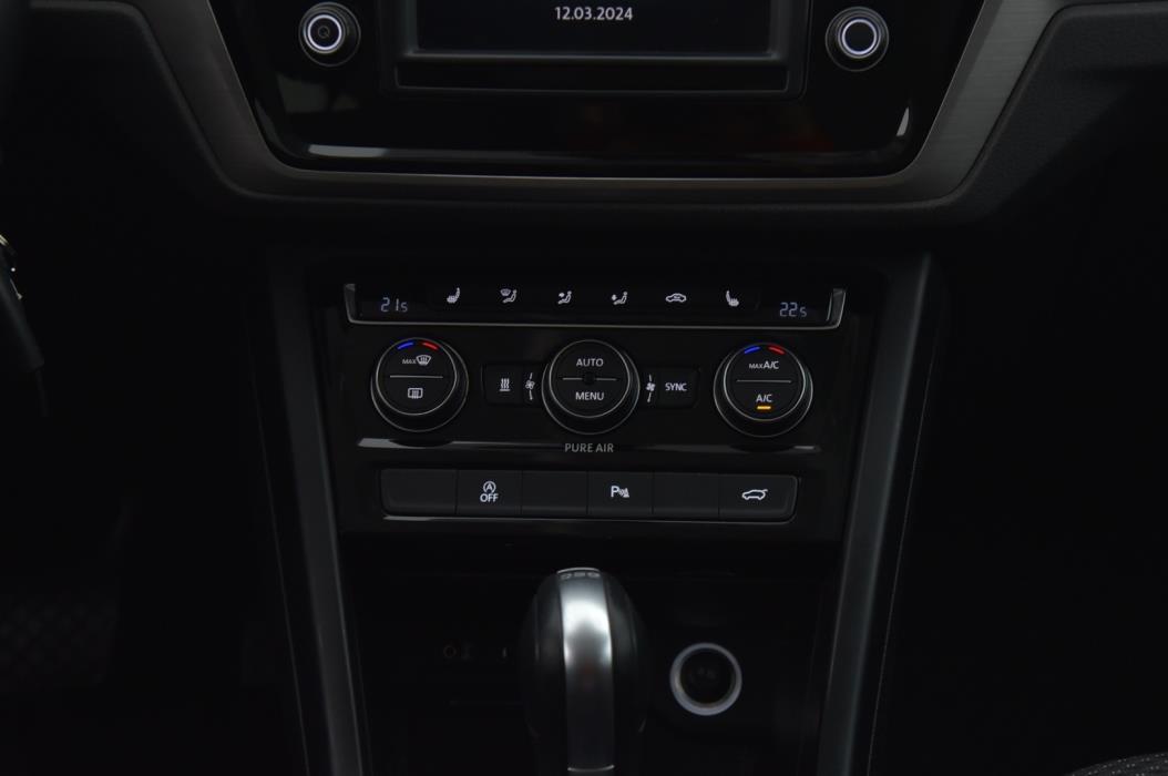 VOLKSWAGEN Touran 2016