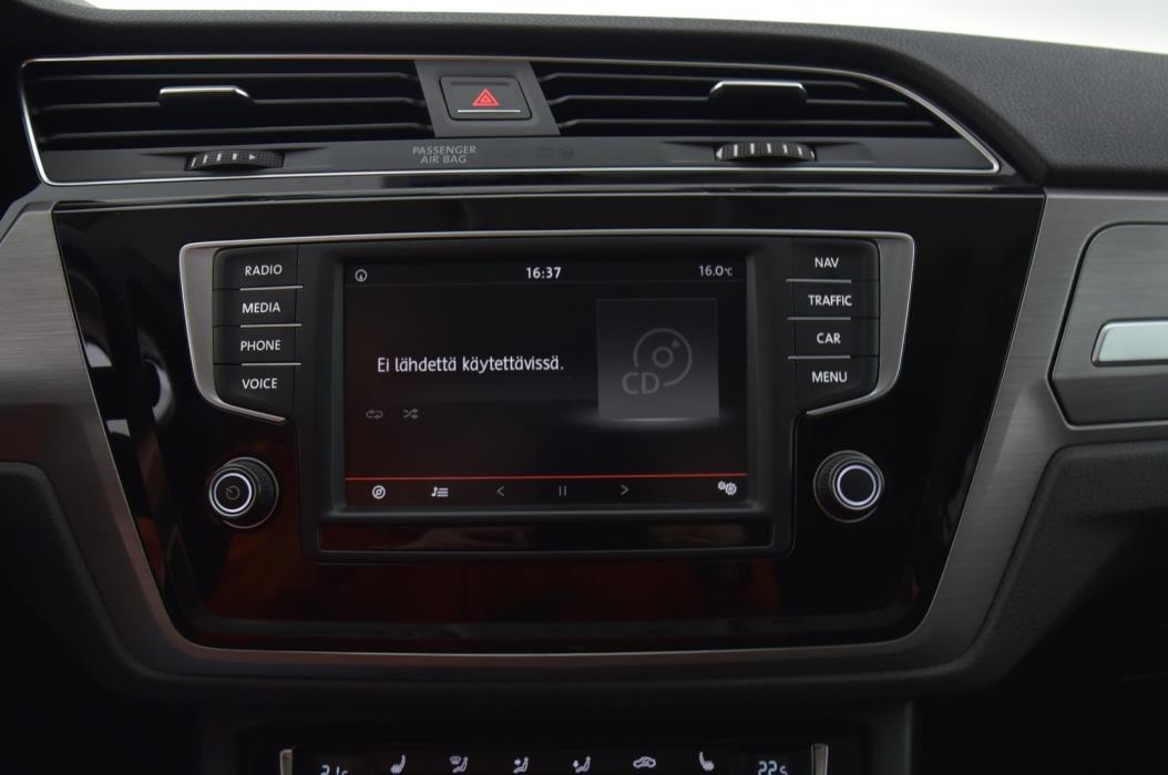 VOLKSWAGEN Touran 2016