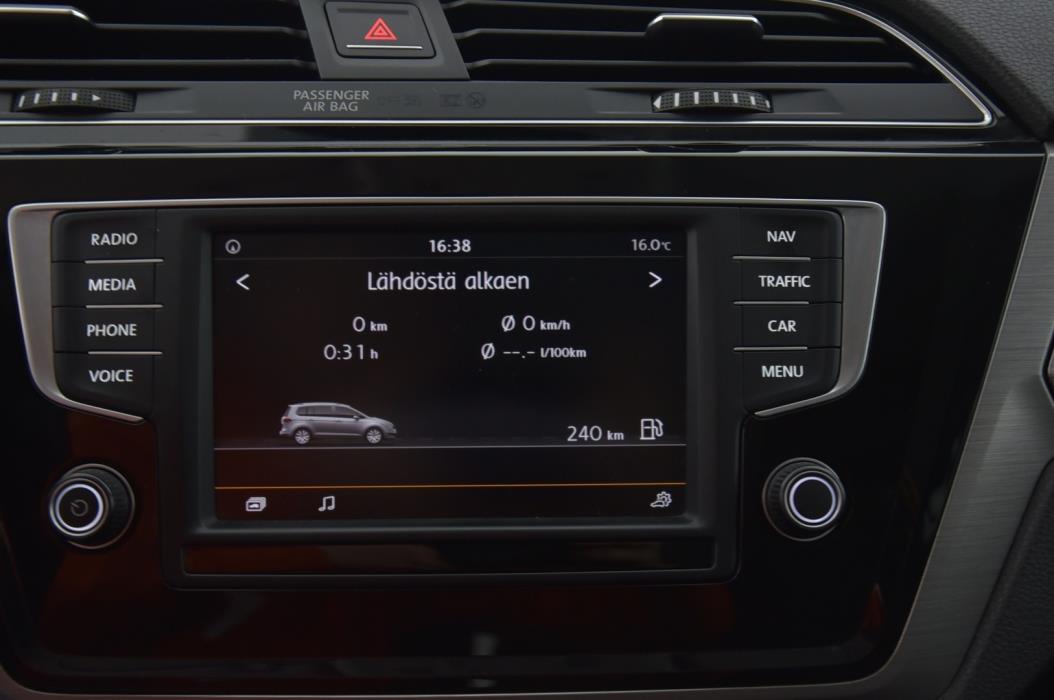 VOLKSWAGEN Touran 2016