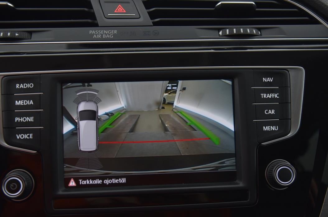 VOLKSWAGEN Touran 2016