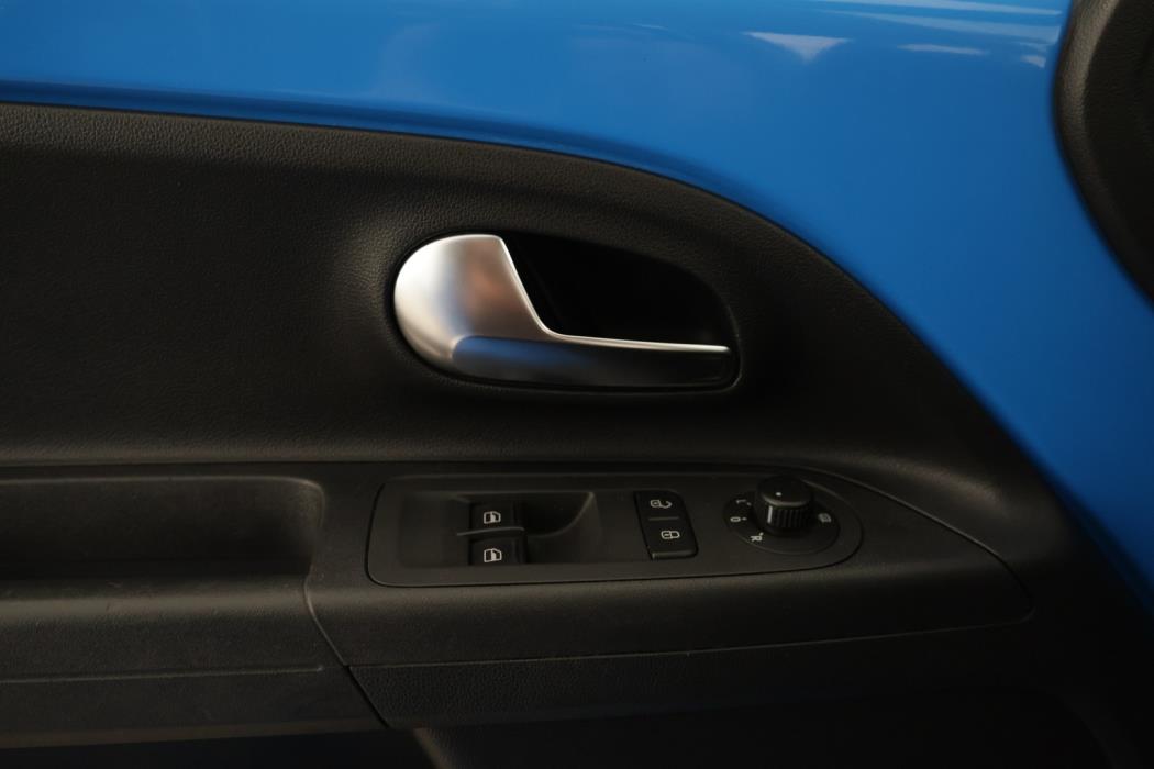 VOLKSWAGEN up! 2015