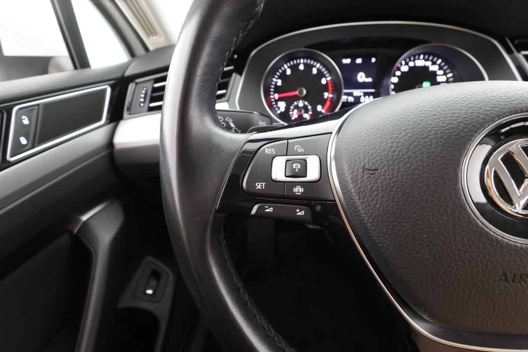 VOLKSWAGEN Passat 2019