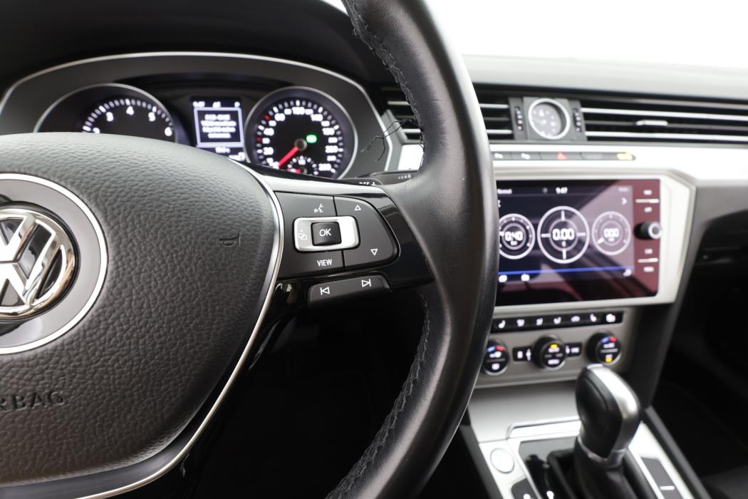 VOLKSWAGEN Passat 2019