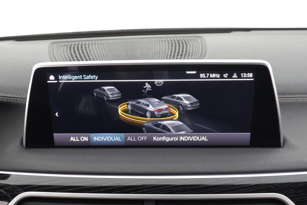 BMW 745 2020
