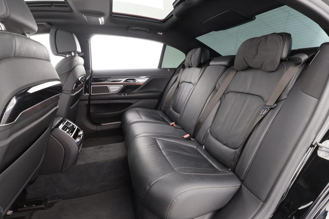 BMW 745 2020