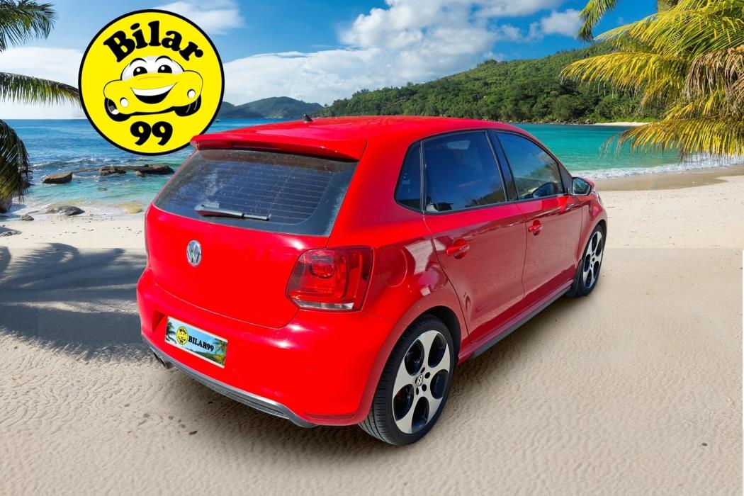 VOLKSWAGEN Polo 2012