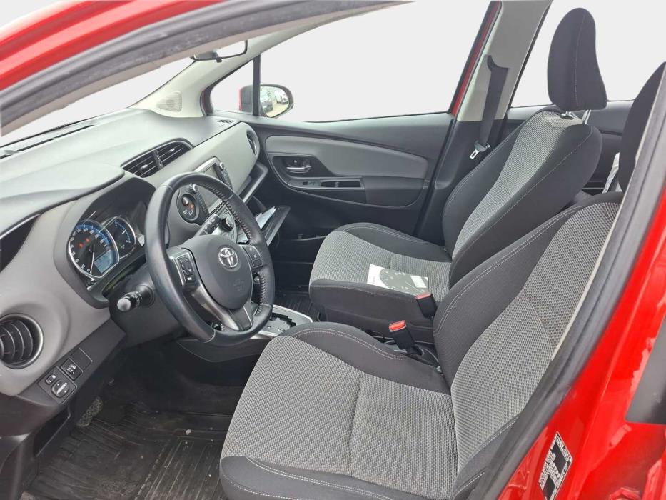 TOYOTA Yaris 2016