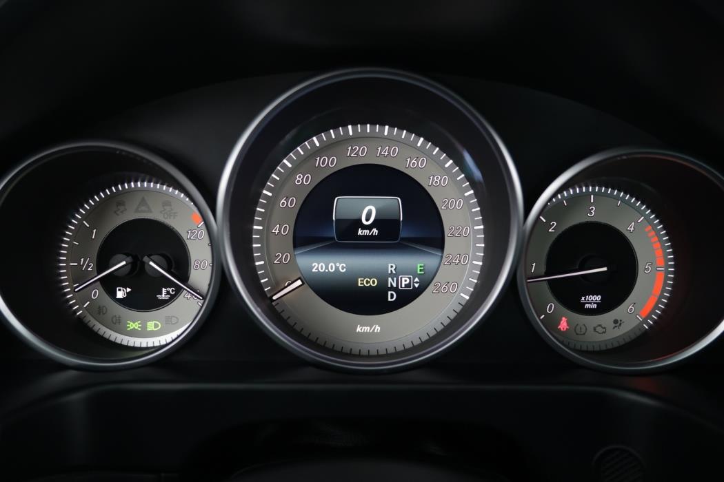 MERCEDES-BENZ E 2015
