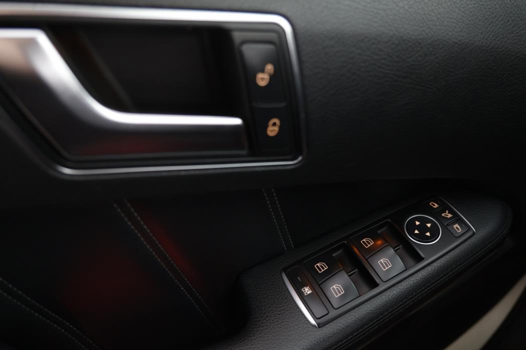 MERCEDES-BENZ E 2015