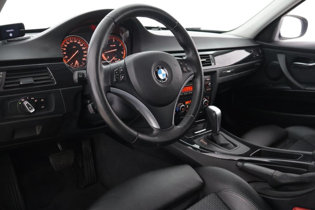 BMW 330 2010
