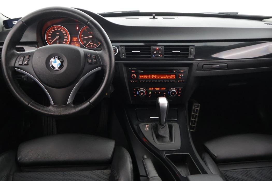 BMW 330 2010