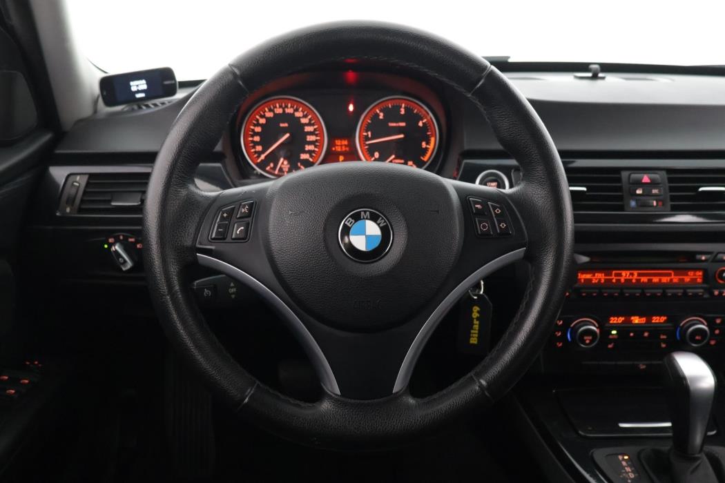 BMW 330 2010