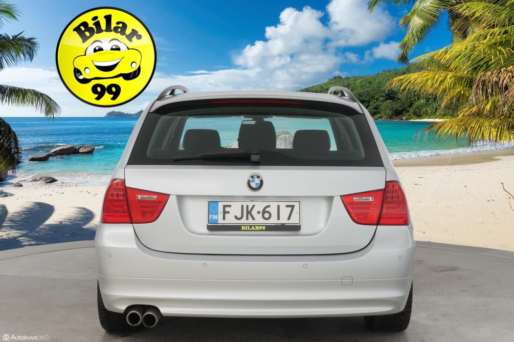 BMW 330 2010