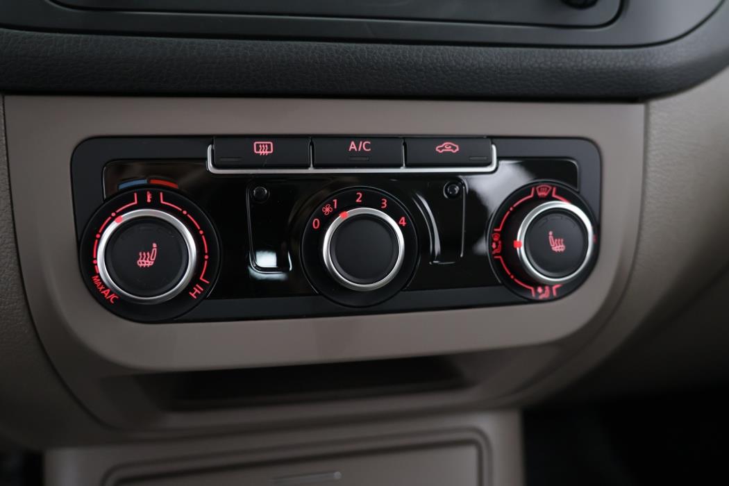 VOLKSWAGEN Golf Plus 2012