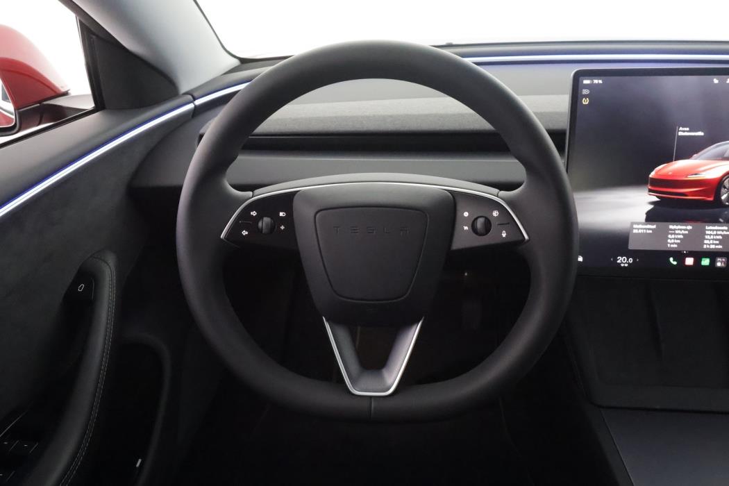 TESLA Model 3 2025
