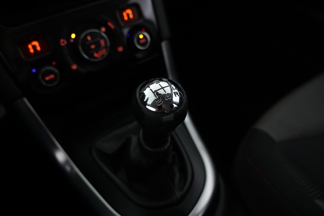 PEUGEOT 308 2013