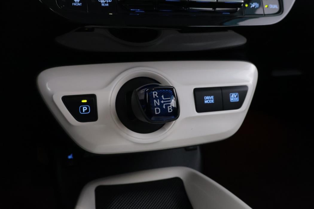TOYOTA Prius 2016