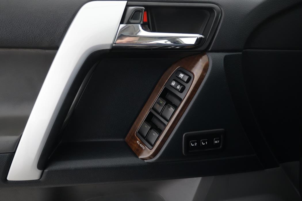 TOYOTA Land Cruiser 2010