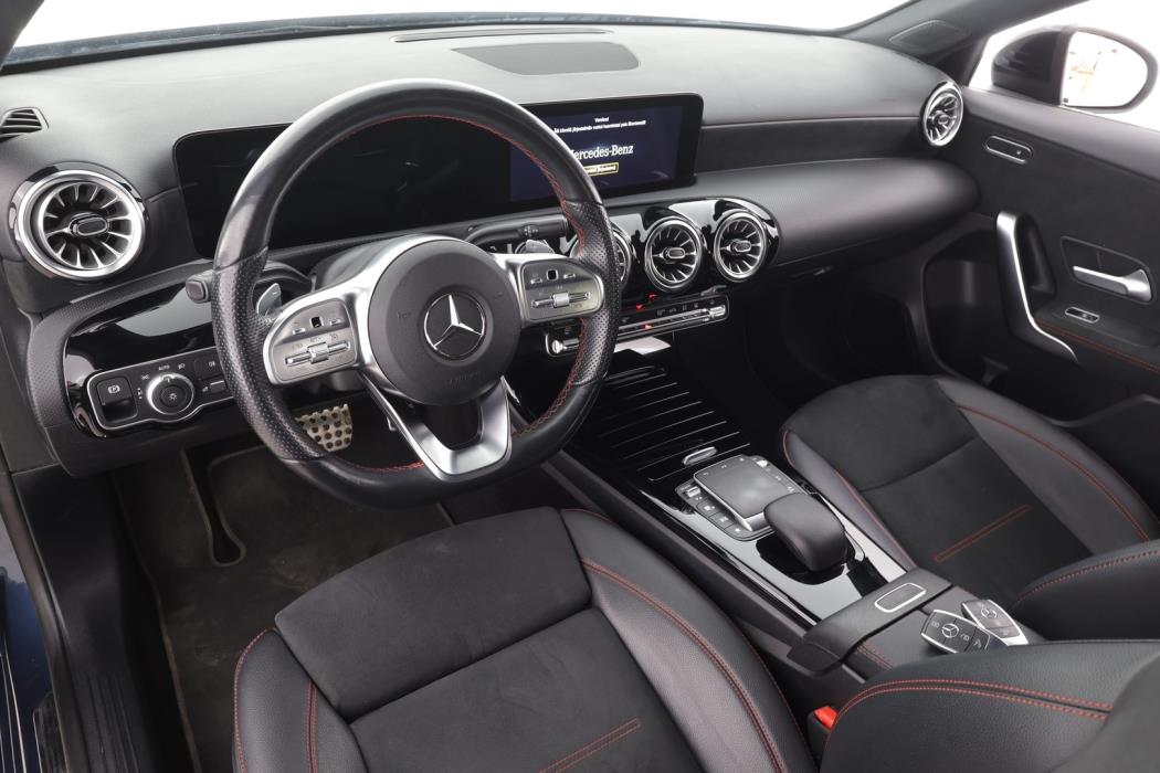 MERCEDES-BENZ A 2022