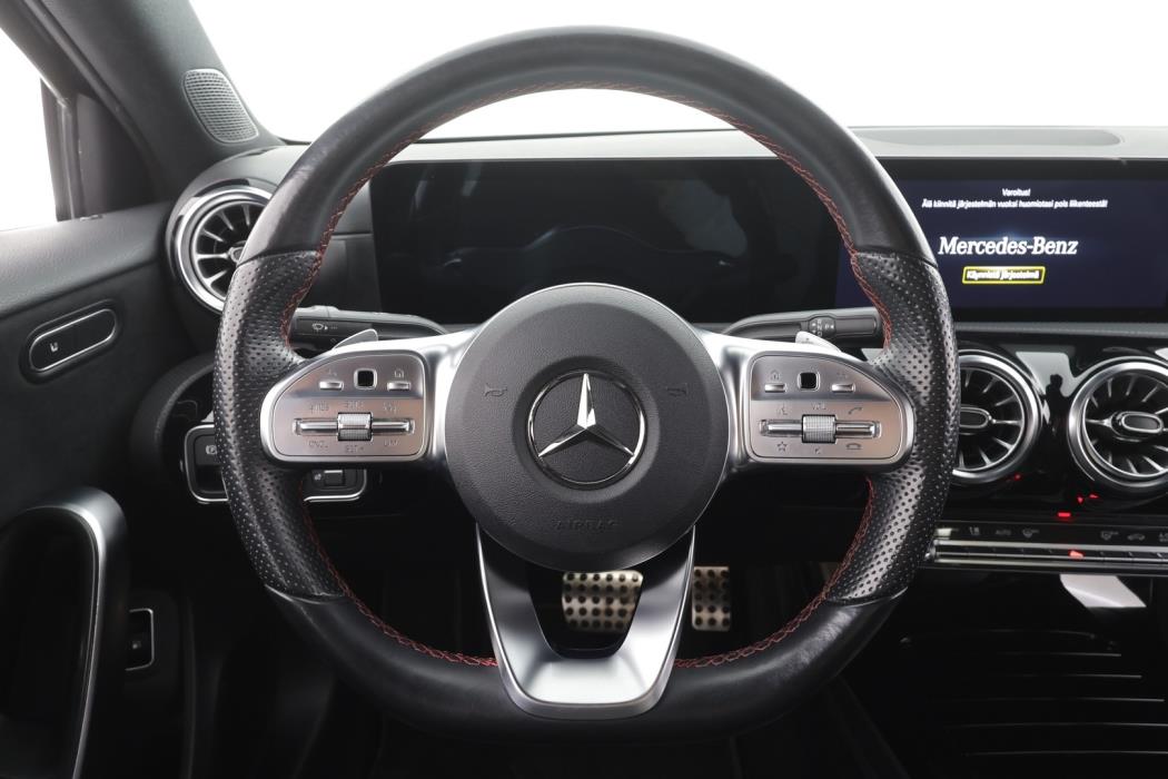 MERCEDES-BENZ A 2022