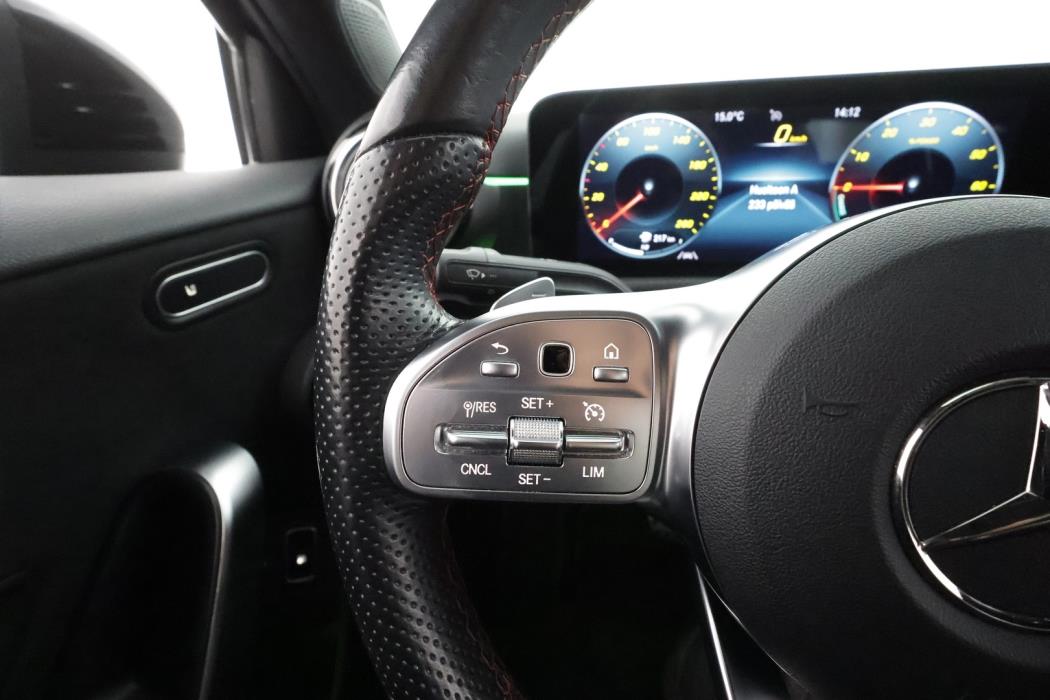 MERCEDES-BENZ A 2022