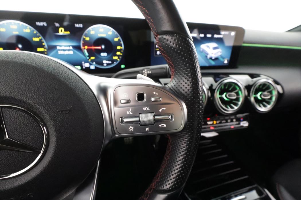 MERCEDES-BENZ A 2022