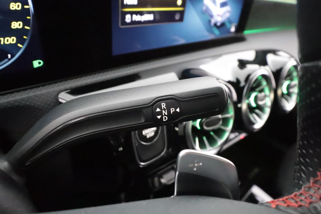 MERCEDES-BENZ A 2022