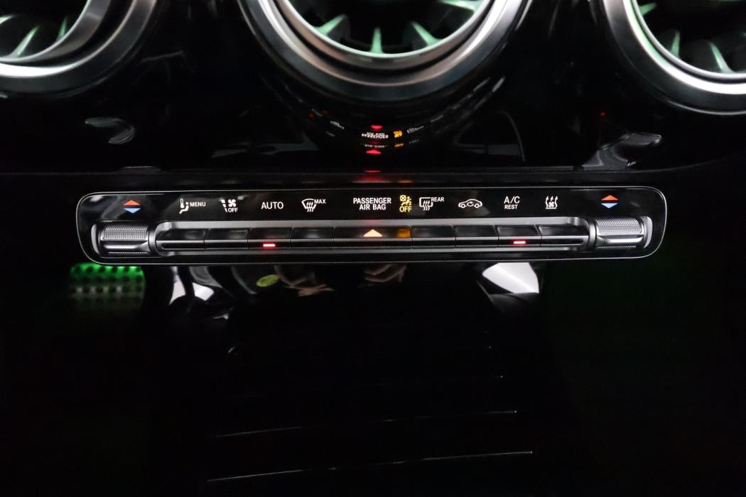 MERCEDES-BENZ A 2022