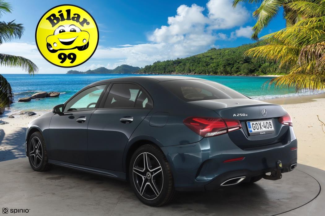 MERCEDES-BENZ A 2022