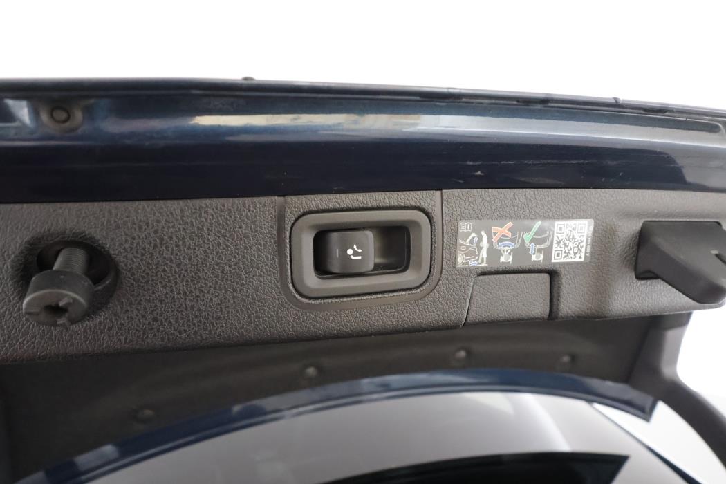 MERCEDES-BENZ A 2022