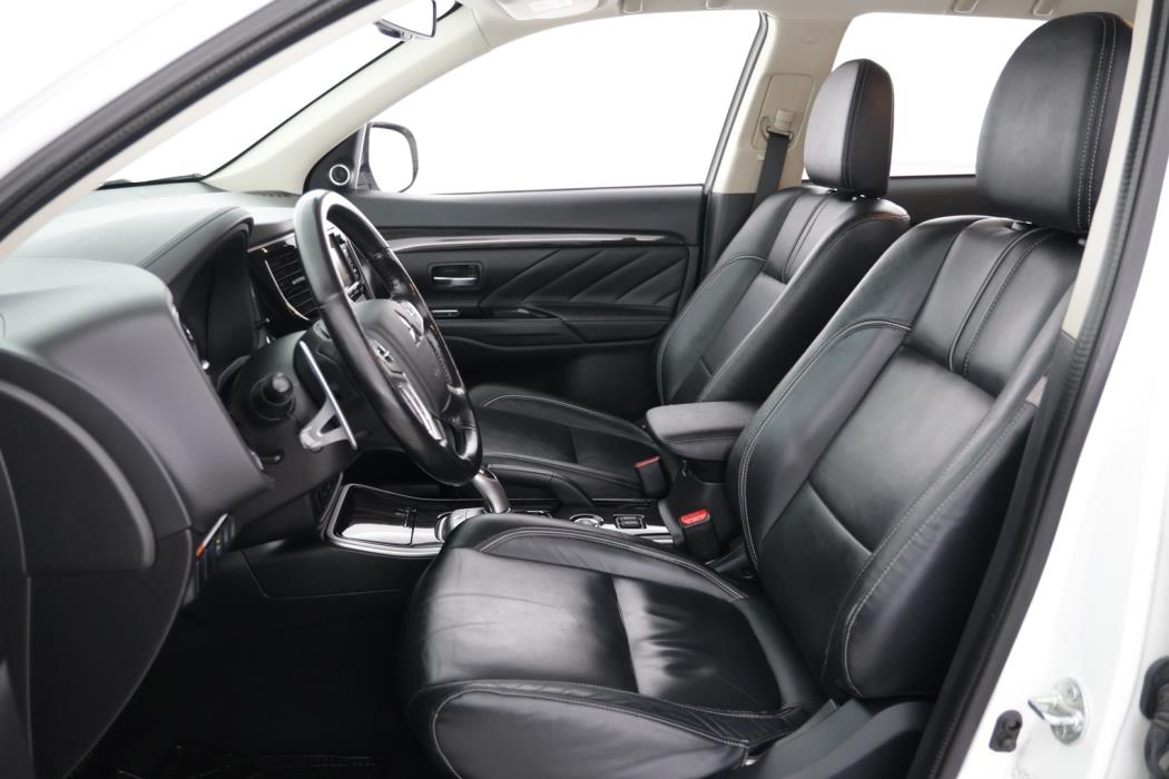 MITSUBISHI OUTLANDER PHEV 2016