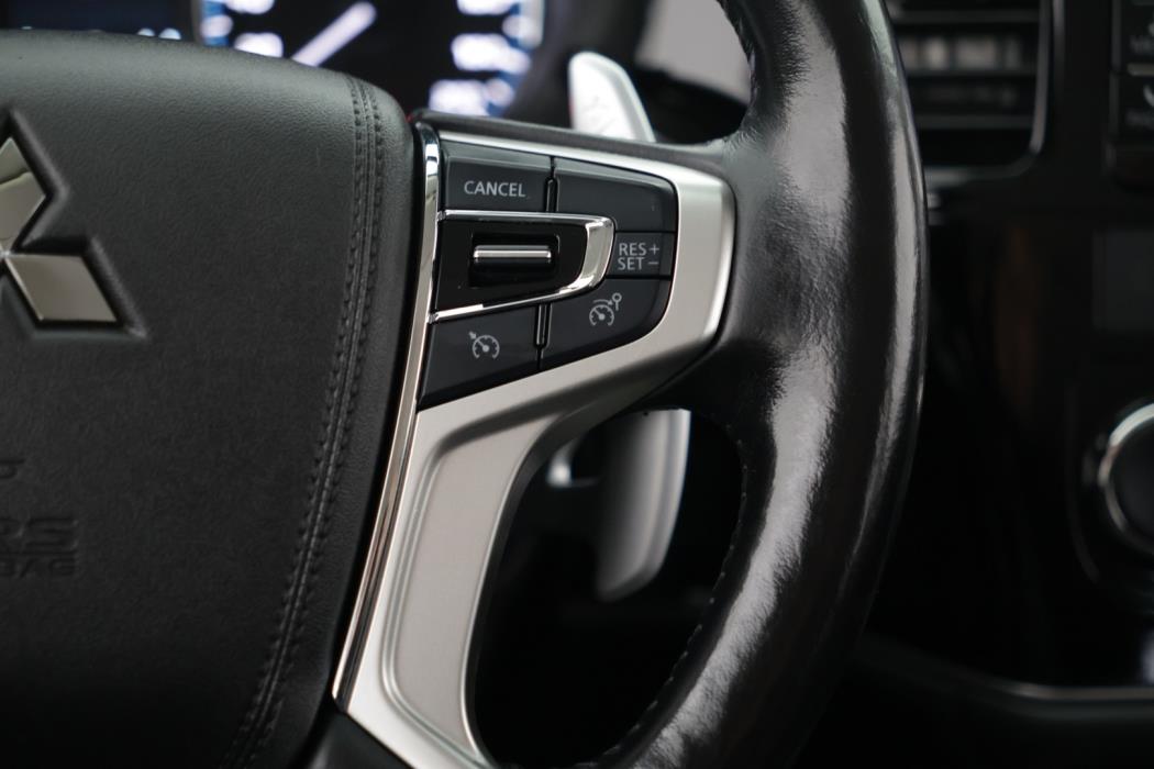MITSUBISHI OUTLANDER PHEV 2016