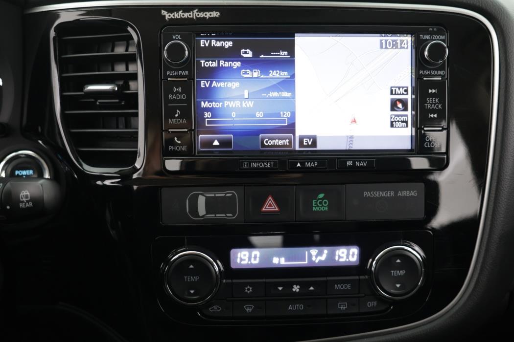 MITSUBISHI OUTLANDER PHEV 2016