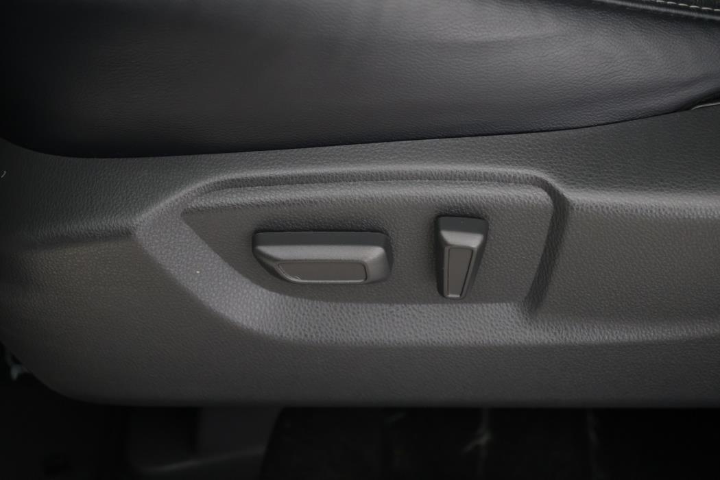 MITSUBISHI Eclipse 2025