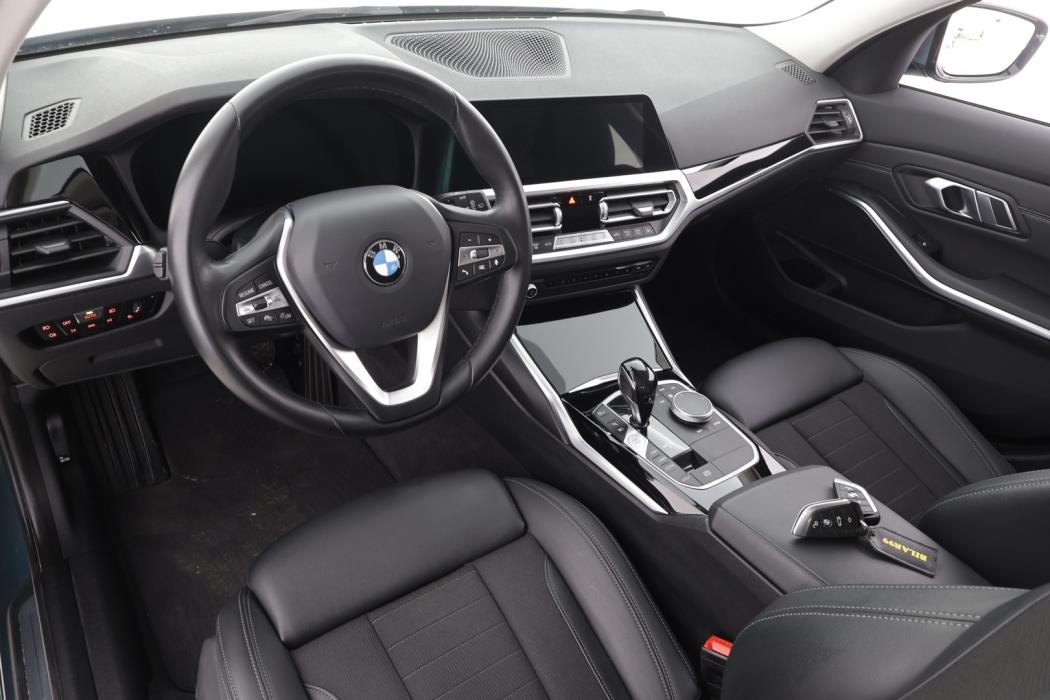 BMW 330 2021