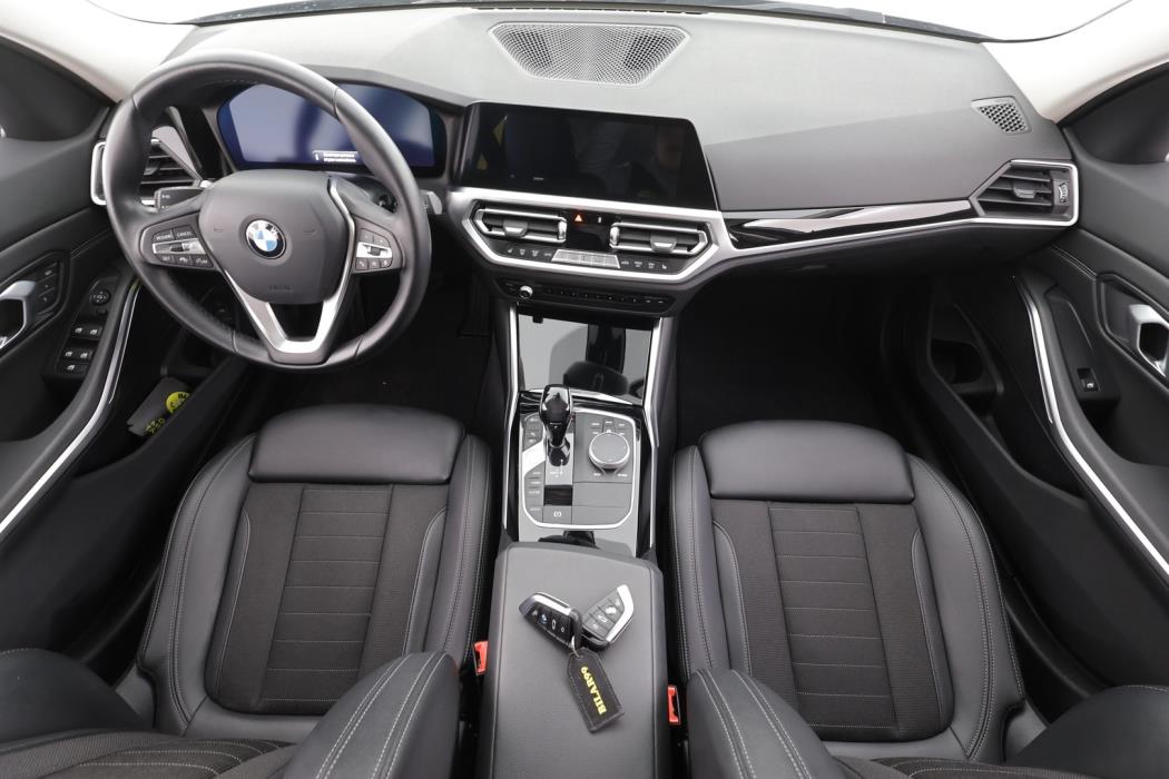 BMW 330 2021