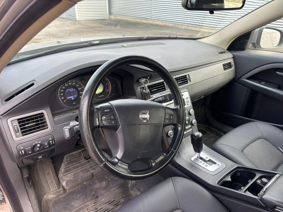 VOLVO V70 2008
