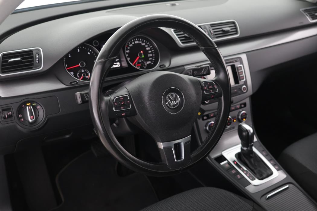 VOLKSWAGEN Passat 2013