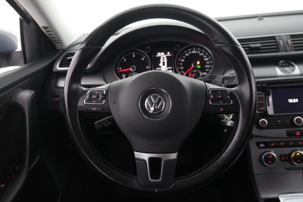 VOLKSWAGEN Passat 2013