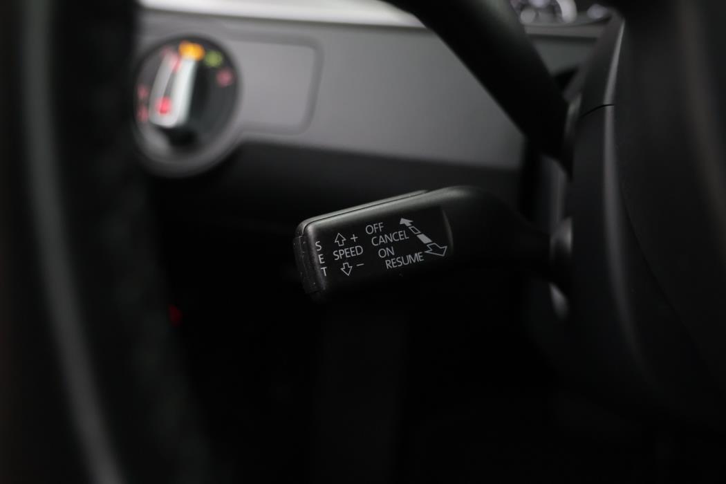 VOLKSWAGEN Passat 2013