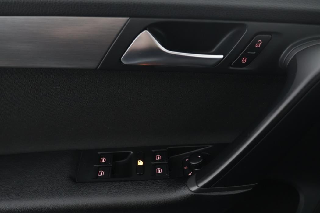 VOLKSWAGEN Passat 2013