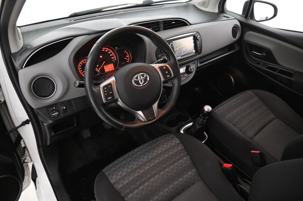 TOYOTA Yaris 2016