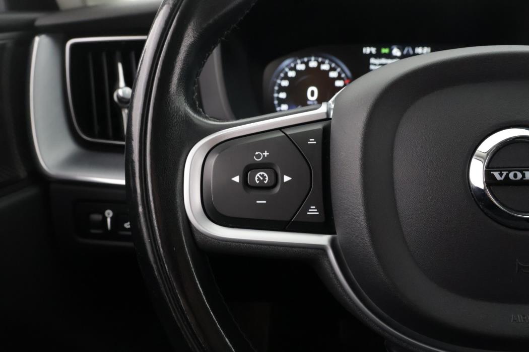 VOLVO XC60 2021