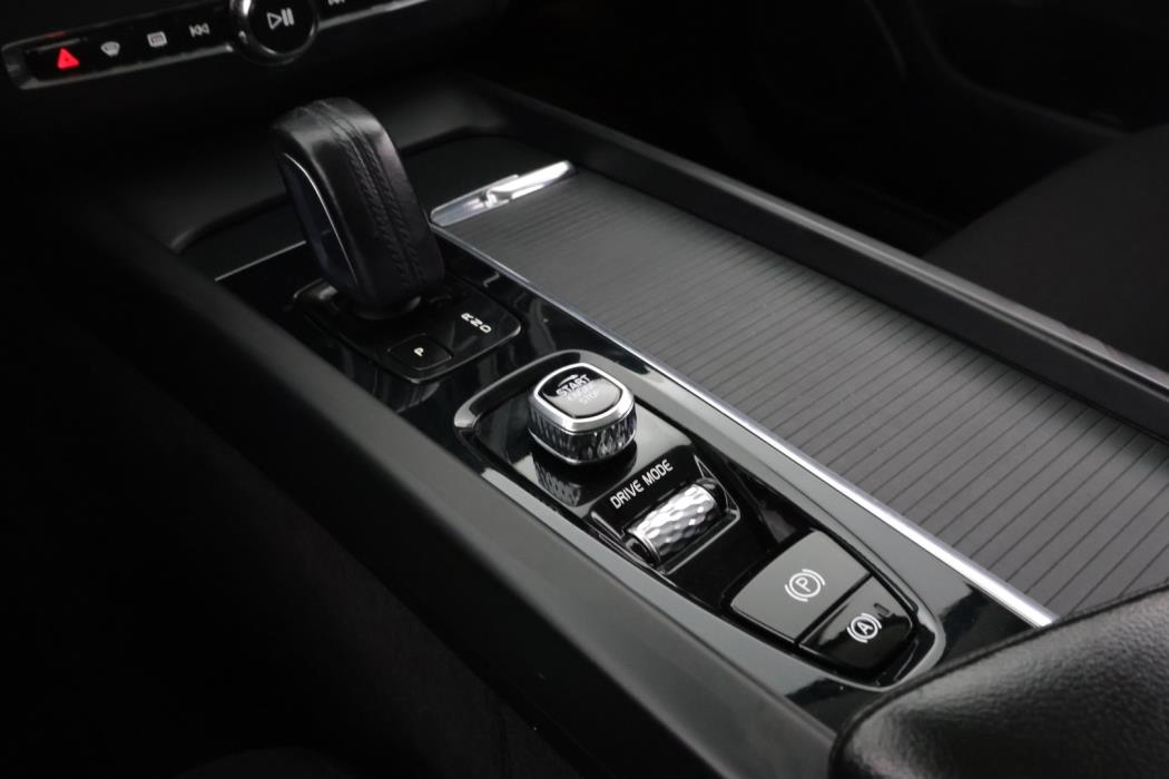 VOLVO XC60 2021