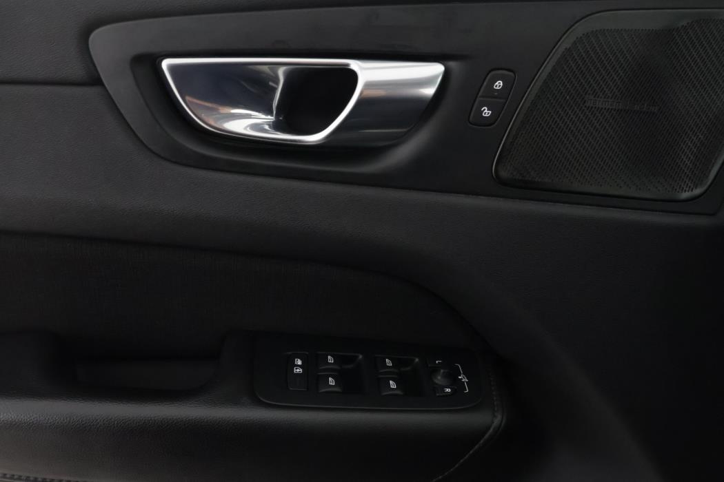 VOLVO XC60 2021